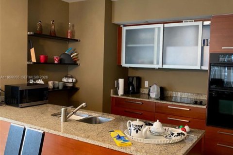 Copropriété à louer à Hallandale Beach, Floride: 2 chambres, 135.45 m2 № 2153063 - photo 4