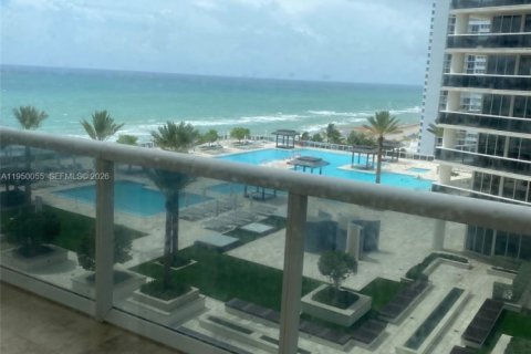 Condo à Hallandale Beach, Floride, 2 chambres  № 2153063