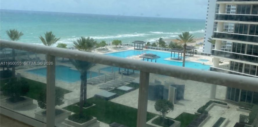 Condo à Hallandale Beach, Floride, 2 chambres  № 2153063
