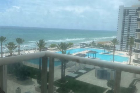 Copropriété à louer à Hallandale Beach, Floride: 2 chambres, 135.45 m2 № 2153063 - photo 16