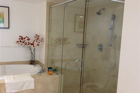 Copropriété à louer à Hallandale Beach, Floride: 2 chambres, 135.45 m2 № 2153063 - photo 13