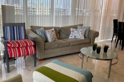 Copropriété à louer à Hallandale Beach, Floride: 2 chambres, 135.45 m2 № 2153063 - photo 3