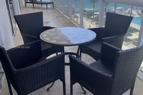 Copropriété à louer à Hallandale Beach, Floride: 2 chambres, 135.45 m2 № 2153063 - photo 17