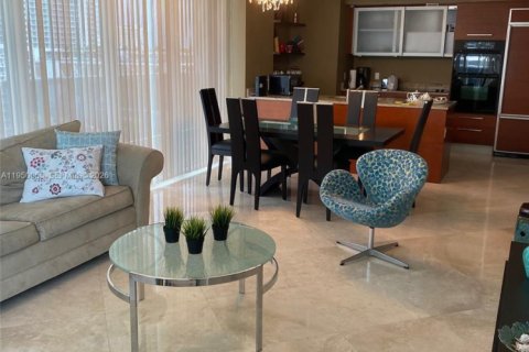 Copropriété à louer à Hallandale Beach, Floride: 2 chambres, 135.45 m2 № 2153063 - photo 2