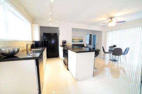 Apartment in Hollywood, Florida 1 bedroom № 2081263