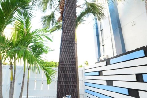 Apartment in Hollywood, Florida 1 bedroom № 2081263 - photo 16