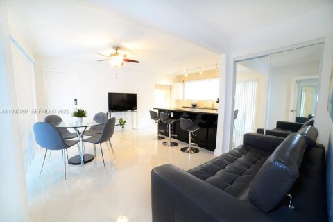 Apartment in Hollywood, Florida 1 bedroom № 2081263 - photo 3