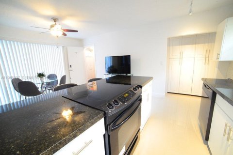 Apartment in Hollywood, Florida 1 bedroom № 2081263 - photo 6