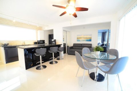 Apartment in Hollywood, Florida 1 bedroom № 2081263 - photo 2