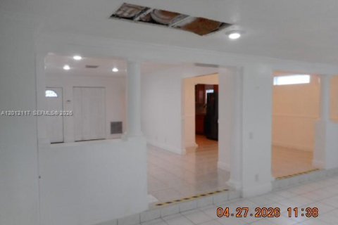 House in Sunrise, Florida 4 bedrooms, 166.39 sq.m. № 2074515 - photo 4