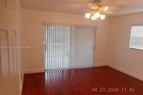 House in Sunrise, Florida 4 bedrooms, 166.39 sq.m. № 2074515 - photo 16