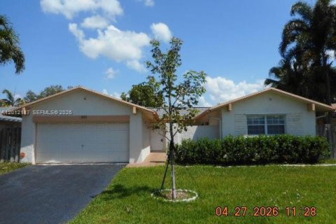 House in Sunrise, Florida 4 bedrooms, 166.39 sq.m. № 2074515