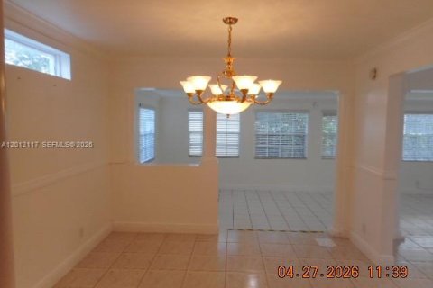 House in Sunrise, Florida 4 bedrooms, 166.39 sq.m. № 2074515 - photo 8