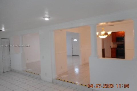 House in Sunrise, Florida 4 bedrooms, 166.39 sq.m. № 2074515 - photo 6