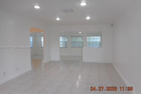 House in Sunrise, Florida 4 bedrooms, 166.39 sq.m. № 2074515 - photo 2