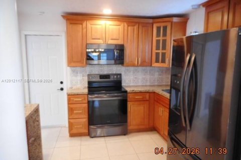 House in Sunrise, Florida 4 bedrooms, 166.39 sq.m. № 2074515 - photo 9