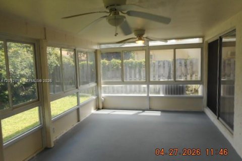House in Sunrise, Florida 4 bedrooms, 166.39 sq.m. № 2074515 - photo 24