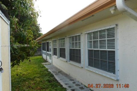 House in Sunrise, Florida 4 bedrooms, 166.39 sq.m. № 2074515 - photo 30