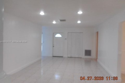 House in Sunrise, Florida 4 bedrooms, 166.39 sq.m. № 2074515 - photo 3