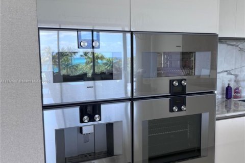 Купить кондоминиум в Бэл-Харбор, Флорида 2 спальни, 199.55м2, № 2014159 - фото 12