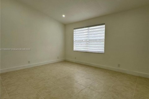 Townhouse in Pembroke Pines, Florida 3 bedrooms, 142.05 sq.m. № 1941004 - photo 9