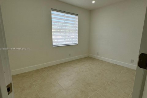 Touwnhouse à louer à Pembroke Pines, Floride: 3 chambres, 142.05 m2 № 1941004 - photo 12