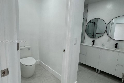 Townhouse in Pembroke Pines, Florida 3 bedrooms, 142.05 sq.m. № 1941004 - photo 10