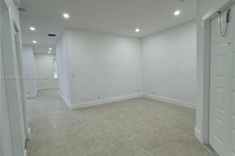 Touwnhouse à louer à Pembroke Pines, Floride: 3 chambres, 142.05 m2 № 1941004 - photo 2