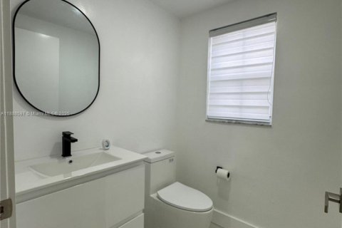 Townhouse in Pembroke Pines, Florida 3 bedrooms, 142.05 sq.m. № 1941004 - photo 6
