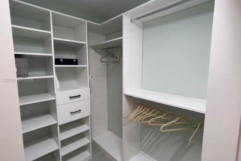 Condo in Aventura, Florida, 1 bedroom  № 1992117 - photo 13