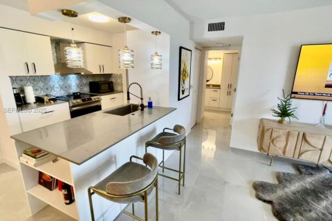 Condo in Aventura, Florida, 1 bedroom  № 1992117 - photo 5