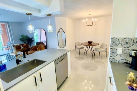 Condo in Aventura, Florida, 1 bedroom  № 1992117 - photo 8