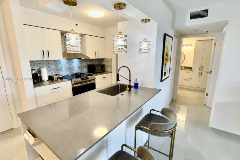 Condo in Aventura, Florida, 1 bedroom  № 1992117 - photo 6