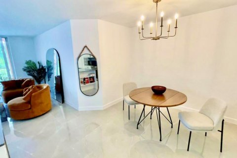 Condo in Aventura, Florida, 1 bedroom  № 1992117 - photo 3