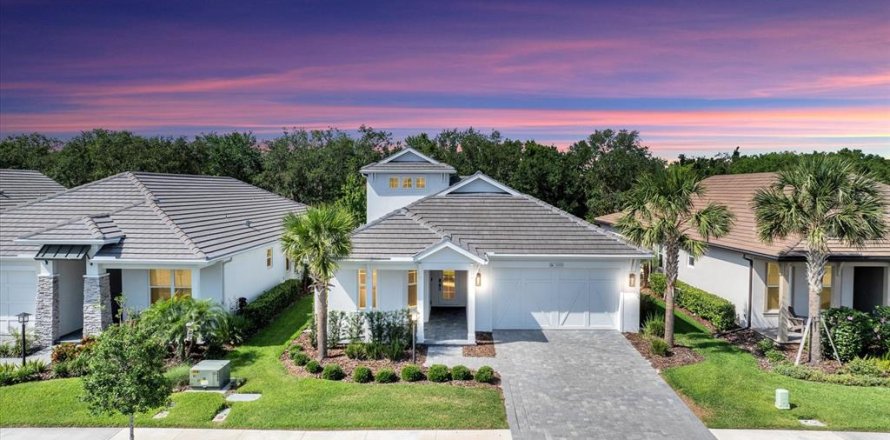 House in Sarasota, Florida 3 bedrooms, 237.37 sq.m. № 1755089