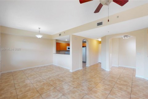 Condominio en alquiler en Doral, Florida, 3 dormitorios, 112.13 m2 № 1992947 - foto 3