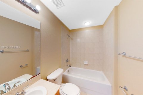 Condominio en alquiler en Doral, Florida, 3 dormitorios, 112.13 m2 № 1992947 - foto 13