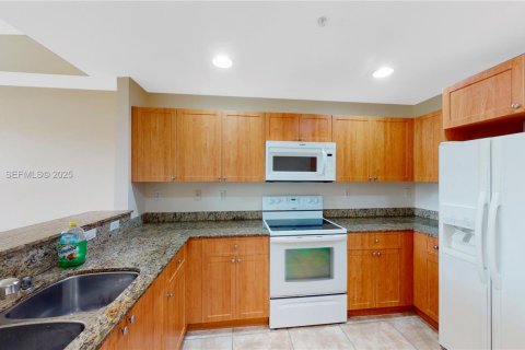 Condominio en alquiler en Doral, Florida, 3 dormitorios, 112.13 m2 № 1992947 - foto 5