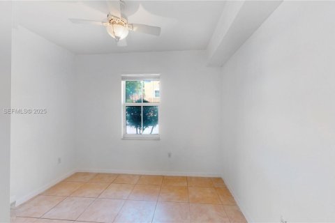Condominio en alquiler en Doral, Florida, 3 dormitorios, 112.13 m2 № 1992947 - foto 9