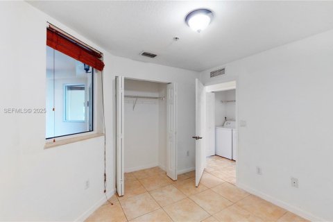 Condominio en alquiler en Doral, Florida, 3 dormitorios, 112.13 m2 № 1992947 - foto 12