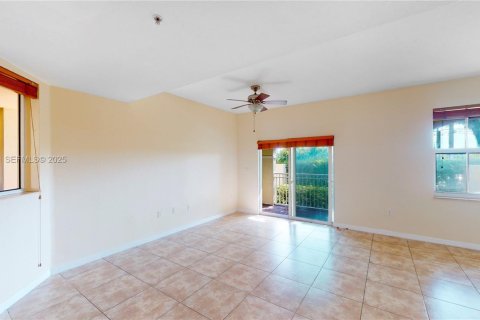 Condominio en alquiler en Doral, Florida, 3 dormitorios, 112.13 m2 № 1992947 - foto 2