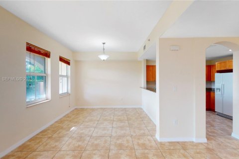 Condominio en alquiler en Doral, Florida, 3 dormitorios, 112.13 m2 № 1992947 - foto 4