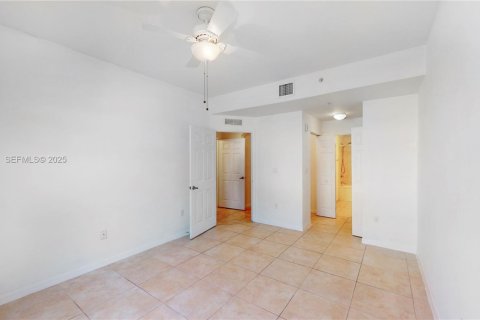 Condominio en alquiler en Doral, Florida, 3 dormitorios, 112.13 m2 № 1992947 - foto 7