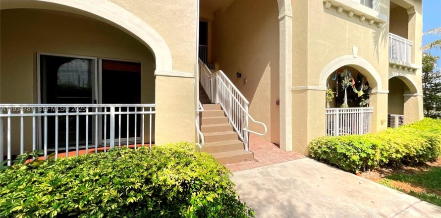 Condominio en Doral, Florida, 3 dormitorios  № 1992947