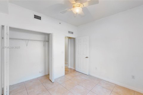 Condominio en alquiler en Doral, Florida, 3 dormitorios, 112.13 m2 № 1992947 - foto 10