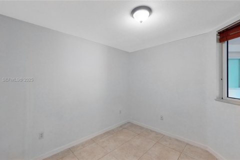 Condominio en alquiler en Doral, Florida, 3 dormitorios, 112.13 m2 № 1992947 - foto 11
