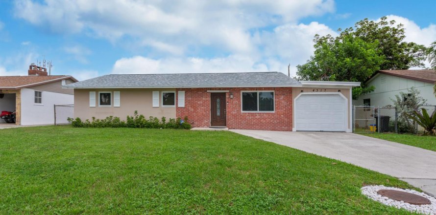 House in Palm Beach Gardens, Florida 3 bedrooms, 114.46 sq.m. № 2179916