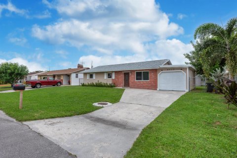 House in Palm Beach Gardens, Florida 3 bedrooms, 114.46 sq.m. № 2179916 - photo 2