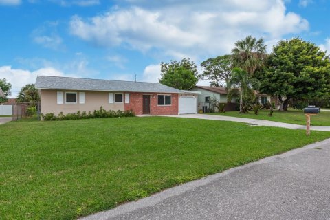 House in Palm Beach Gardens, Florida 3 bedrooms, 114.46 sq.m. № 2179916 - photo 3