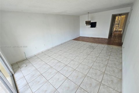 Condo in North Miami, Florida, 2 bedrooms  № 2031461 - photo 3